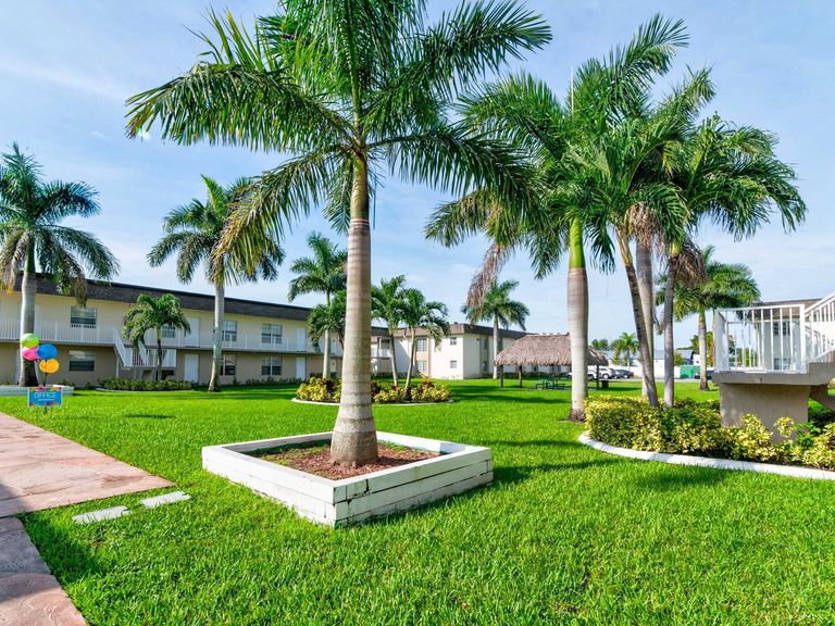 Lauder Ridge Apartments apartments in North Lauderdale, FL – photo 15