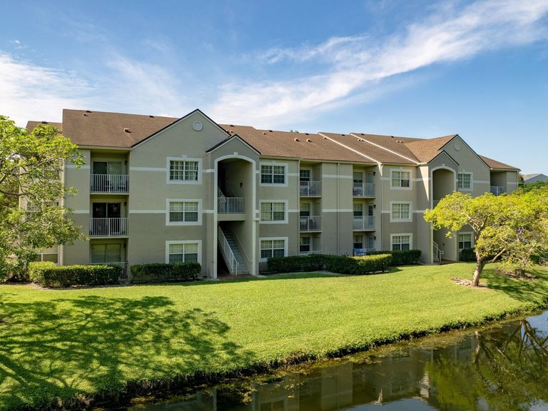 Legacy Lakeview apartments in North Lauderdale, FL – photo 21