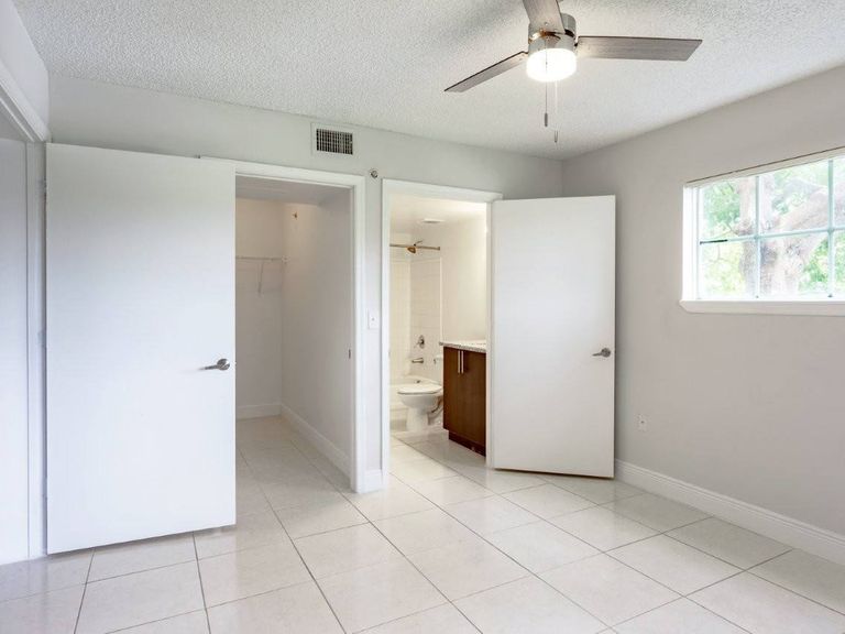 Legacy Lakeview apartments in North Lauderdale, FL – photo 24