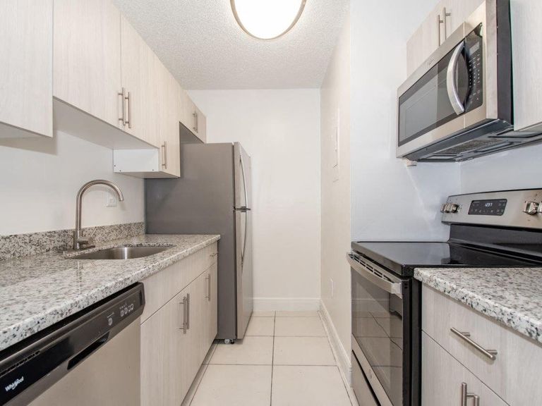 Legacy Vista Palms apartments in Miami, FL – photo 11
