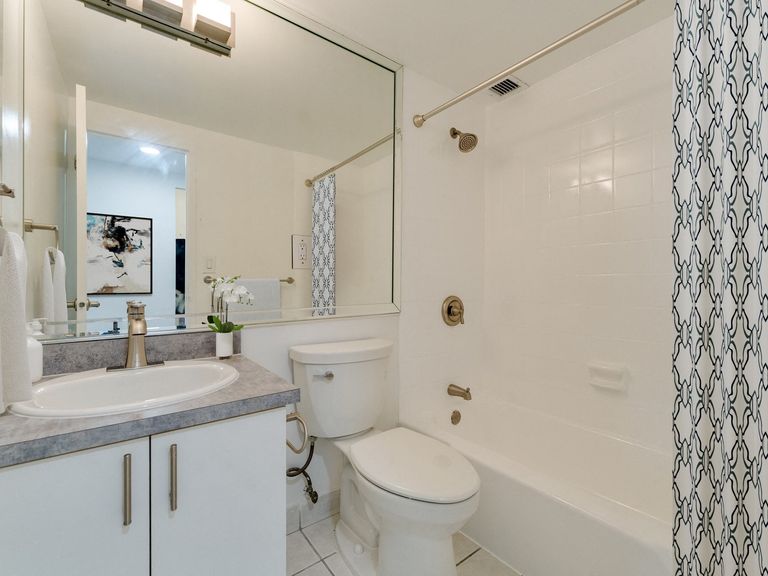 Les Monttellier Apartments apartments in Hialeah, FL – photo 7