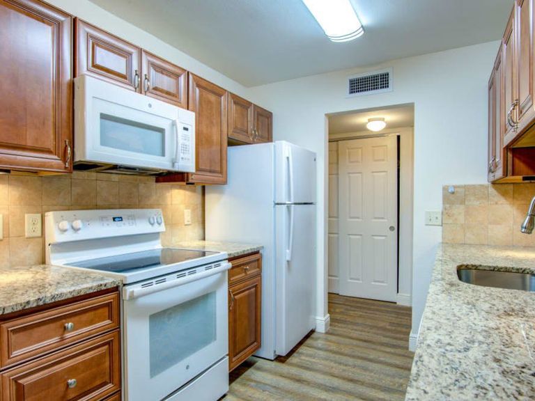Lime Tree Associates LLC apartments in Deerfield Beach, FL – photo 15