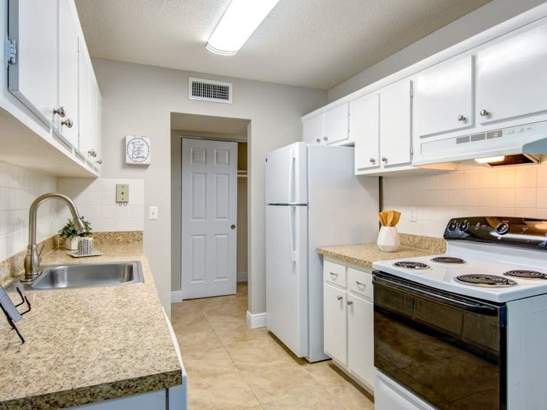 Lime Tree Associates LLC apartments in Deerfield Beach, FL – photo 16