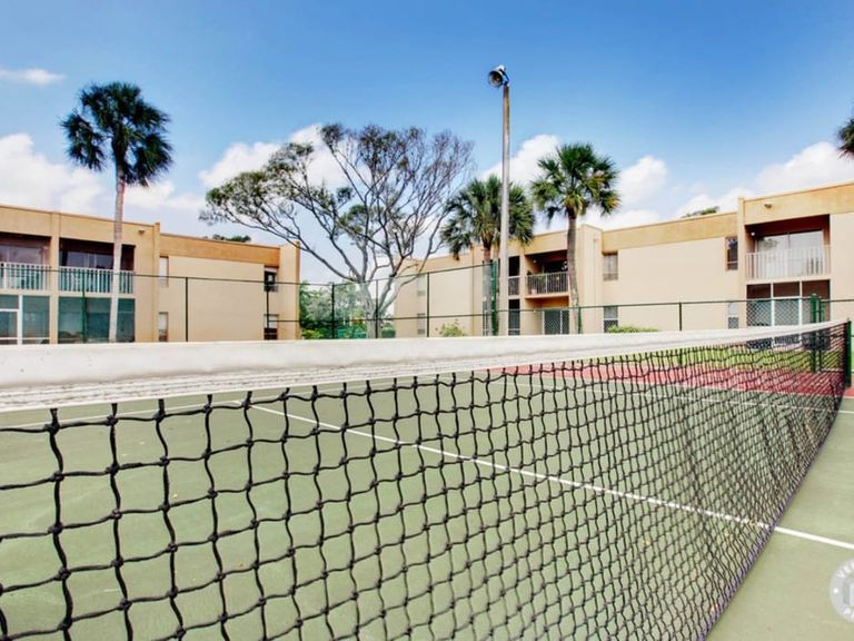 Lime Tree Associates LLC apartments in Deerfield Beach, FL – photo 7
