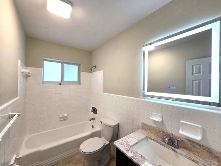 Lincoln Apartments, LLC apartments in Hollywood, FL – photo 12