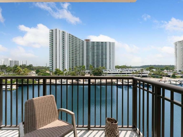 Marina del Sol apartments in Sunny Isles Beach, FL – photo 24