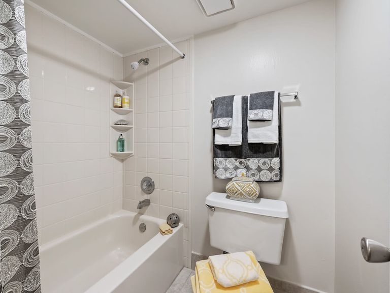 Meadow Walk Apartments apartments in Miami Lakes, FL – photo 13