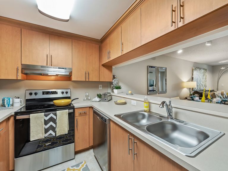 Meadow Walk Apartments apartments in Miami Lakes, FL – photo 7