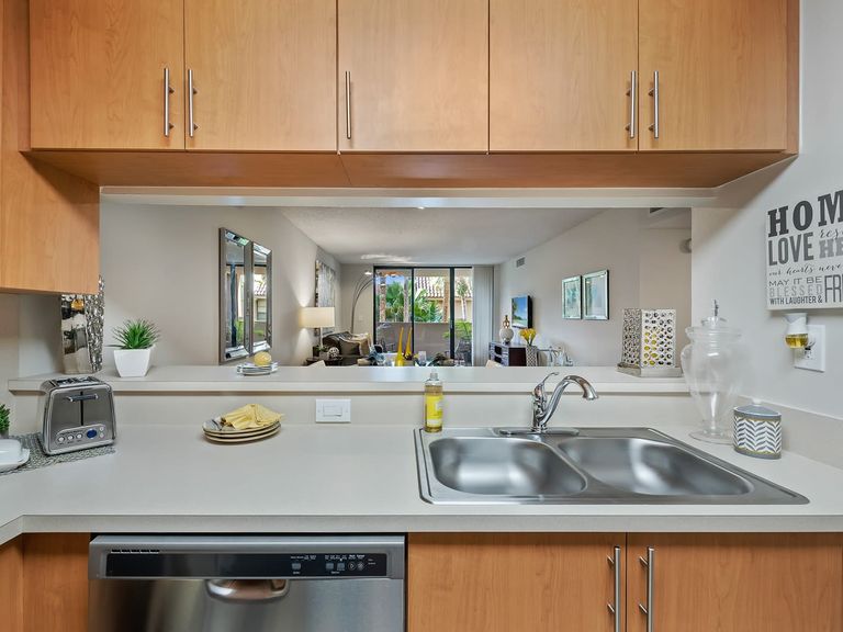 Meadow Walk Apartments apartments in Miami Lakes, FL – photo 8