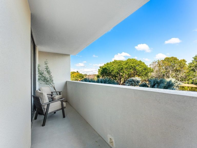Metropolitan Coral Springs apartments in Coral Springs, FL – photo 11