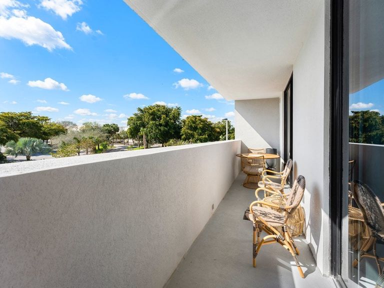 Metropolitan Coral Springs apartments in Coral Springs, FL – photo 20