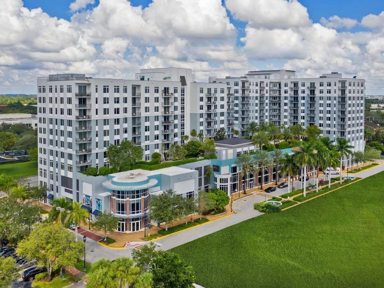 Midtown 24 apartments in Plantation, FL – photo 58
