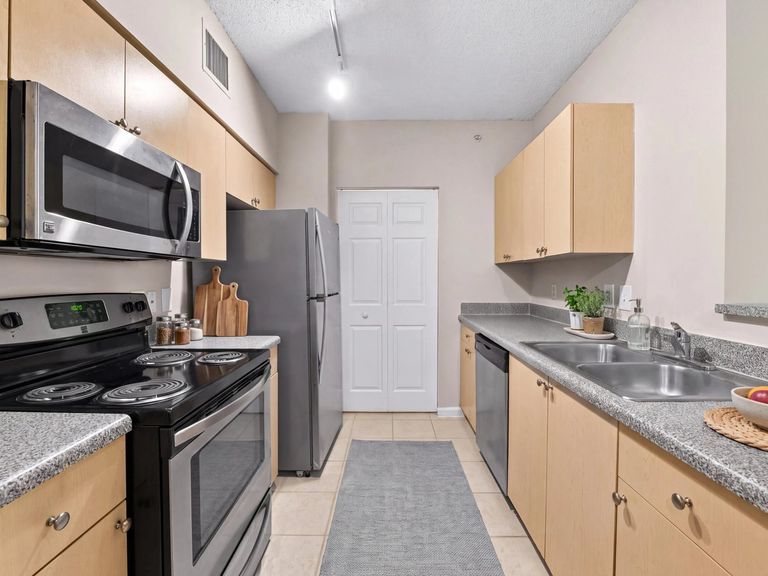 Miramar Lakes apartments in Miramar, FL – photo 17