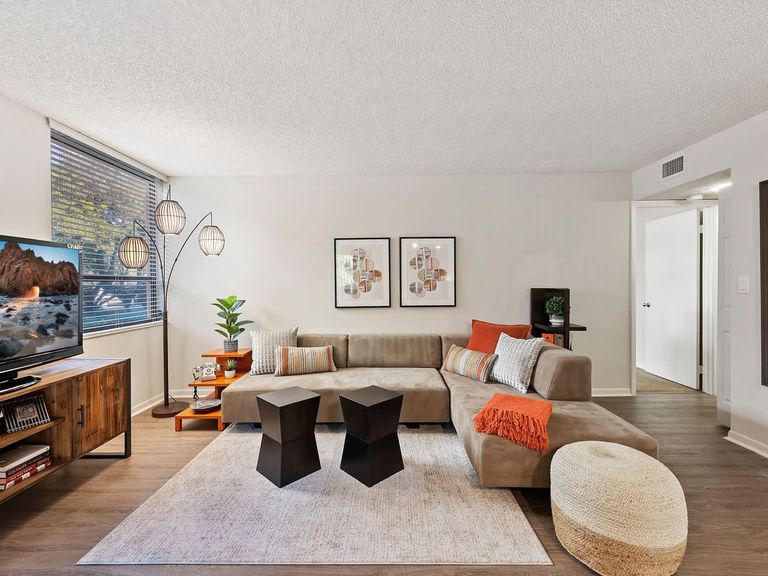 New Barn Apartments apartments in Miami Lakes, FL – photo 10