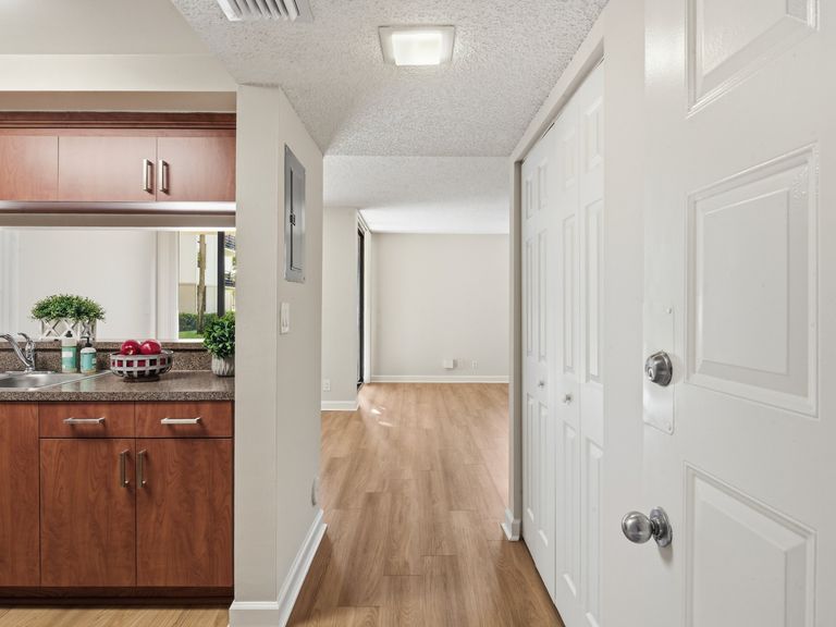New Barn Apartments apartments in Miami Lakes, FL – photo 16