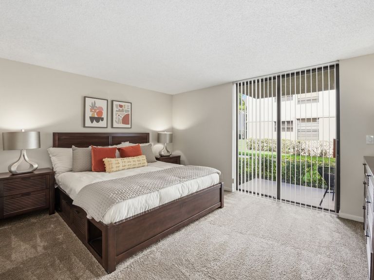New Barn Apartments apartments in Miami Lakes, FL – photo 18
