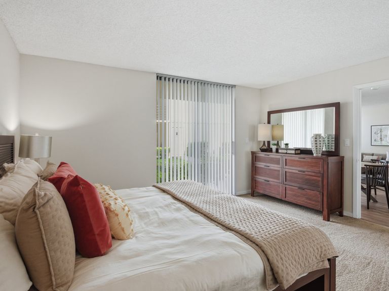 New Barn Apartments apartments in Miami Lakes, FL – photo 19