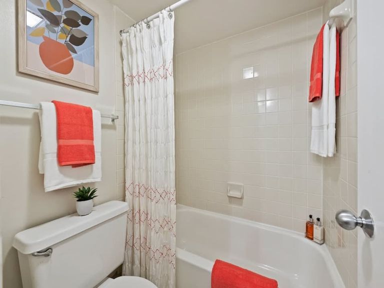 New Barn Apartments apartments in Miami Lakes, FL – photo 22