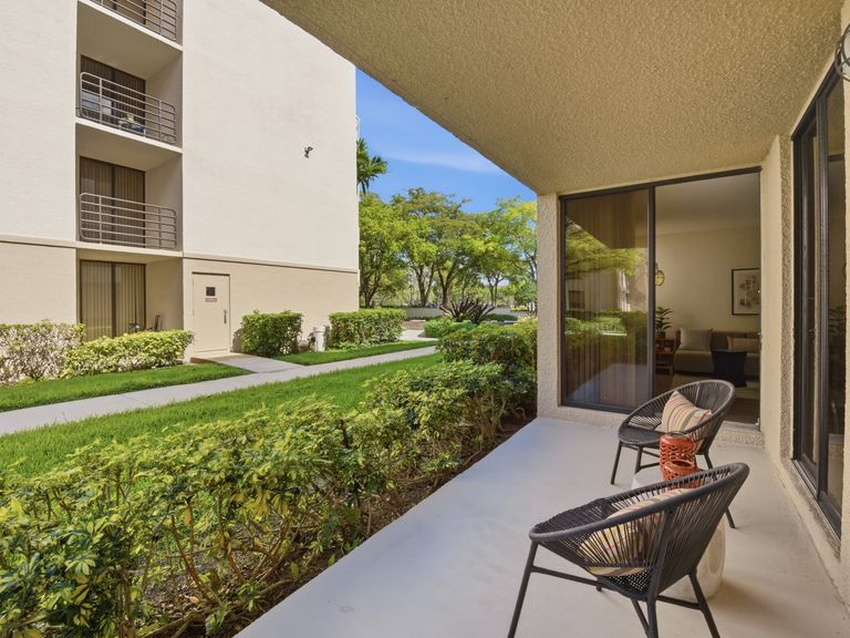 New Barn Apartments apartments in Miami Lakes, FL – photo 7