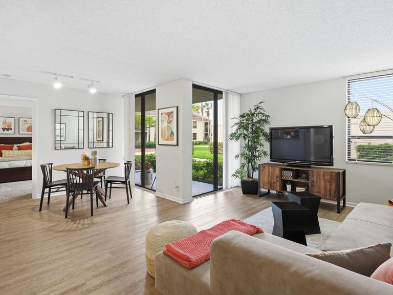 New Barn Apartments apartments in Miami Lakes, FL – photo 9