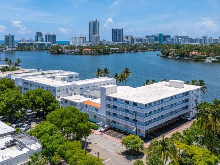 Normandy Cove apartments in Miami Beach, FL – photo 32