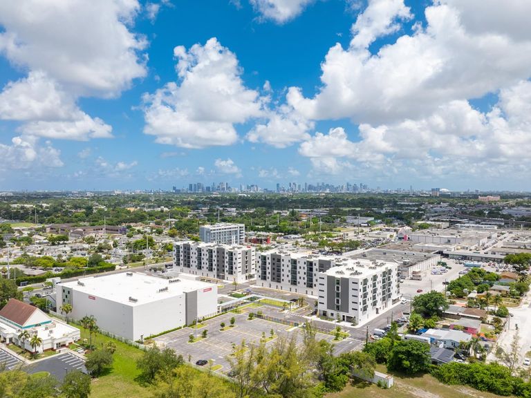 Northside Vistas apartments in Miami, FL – photo 37