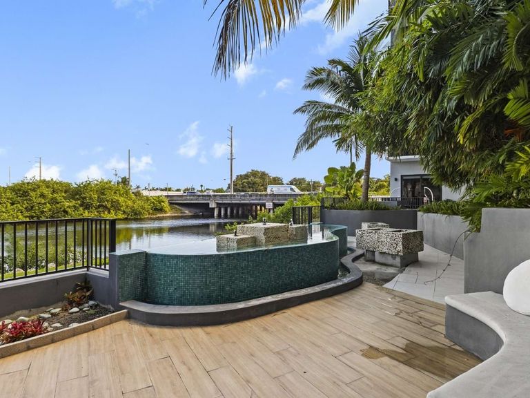 Oasis Pointe apartments in Dania Beach, FL – photo 16