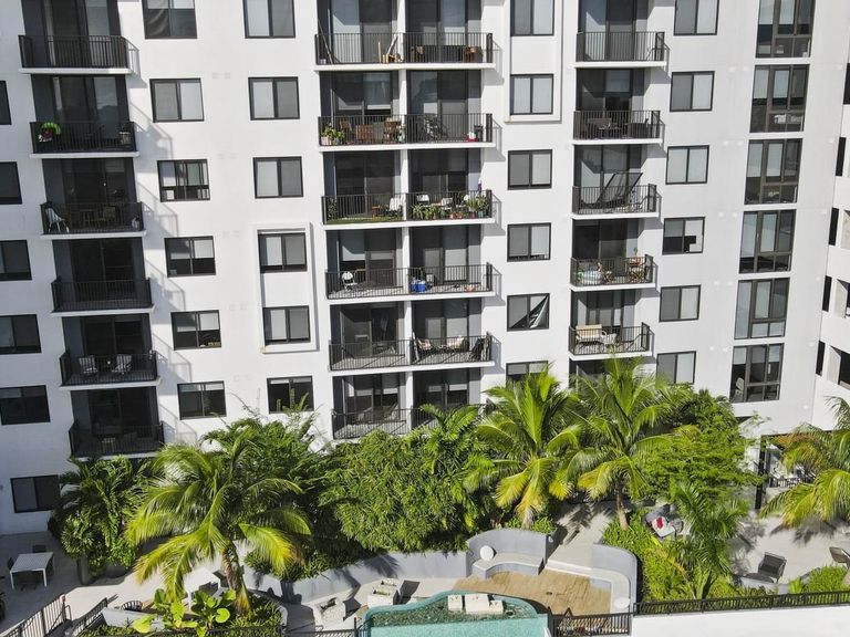 Oasis Pointe apartments in Dania Beach, FL – photo 18