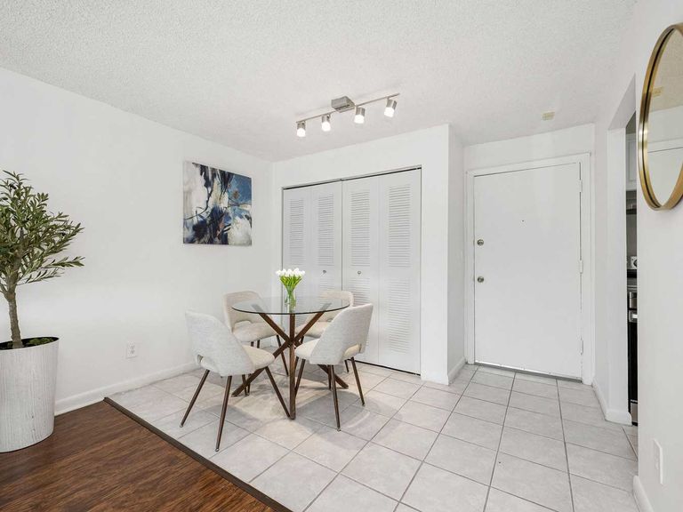 One Park Plaza Apartments apartments in North Lauderdale, FL – photo 6