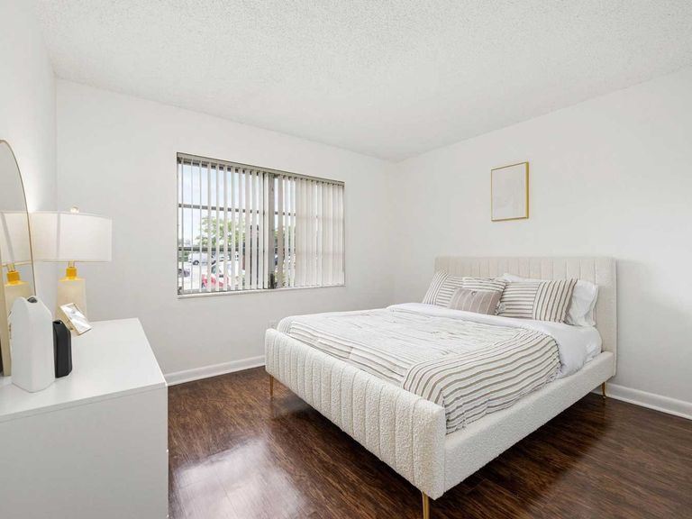 One Park Plaza Apartments apartments in North Lauderdale, FL – photo 9