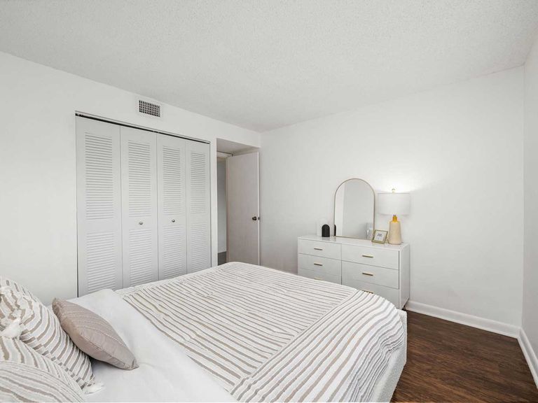 One Park Plaza Apartments apartments in North Lauderdale, FL – photo 10