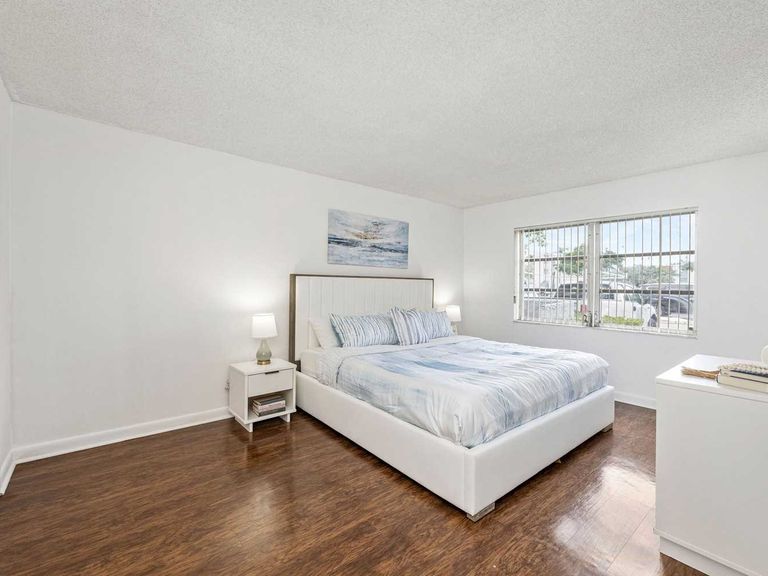 One Park Plaza Apartments apartments in North Lauderdale, FL – photo 13