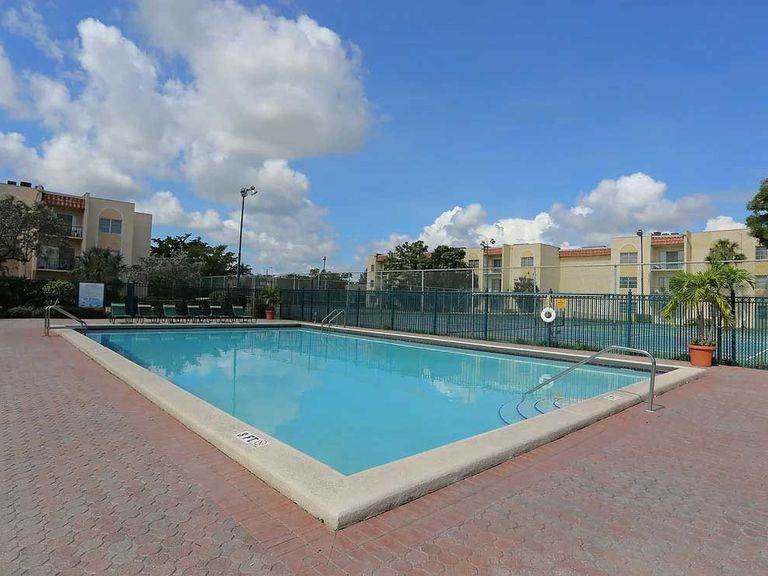 One Park Plaza Apartments apartments in North Lauderdale, FL – photo 17