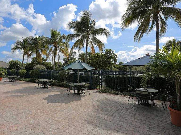 One Park Plaza Apartments apartments in North Lauderdale, FL – photo 19