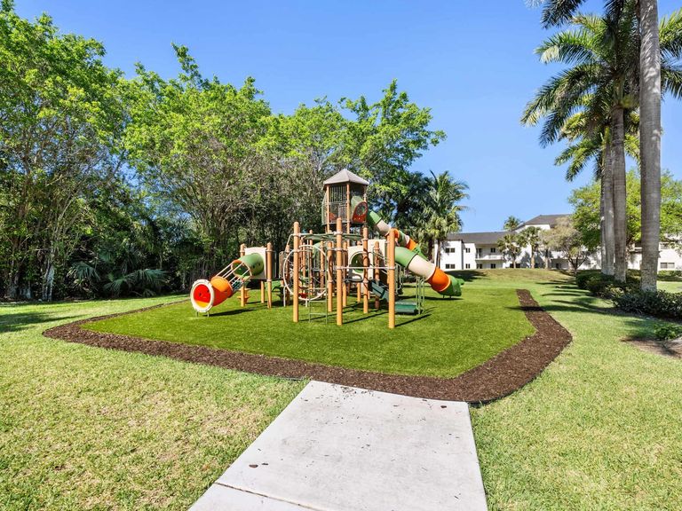 Palm Haven at Deer Creek apartments in Deerfield Beach, FL – photo 38