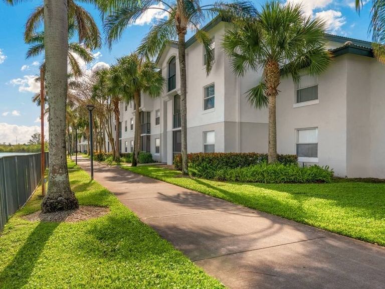 Palm Trace Landings Apartments apartments in Davie, FL – photo 73