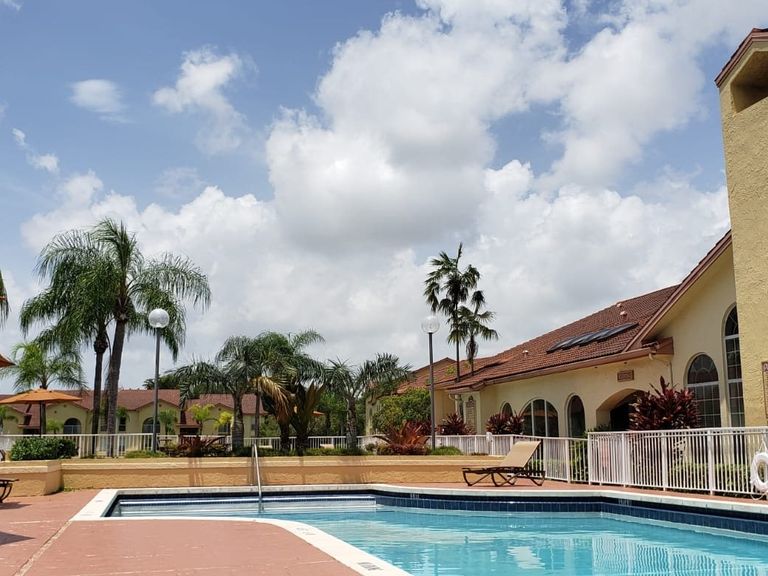 Pepper Cove Apartments apartments in Miami, FL – photo 7