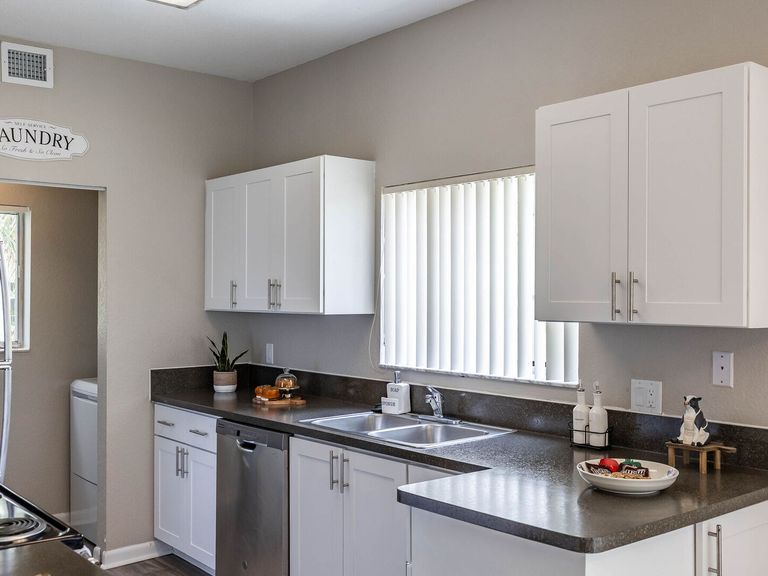 Pinebrook Pointe apartments in Margate, FL – photo 21