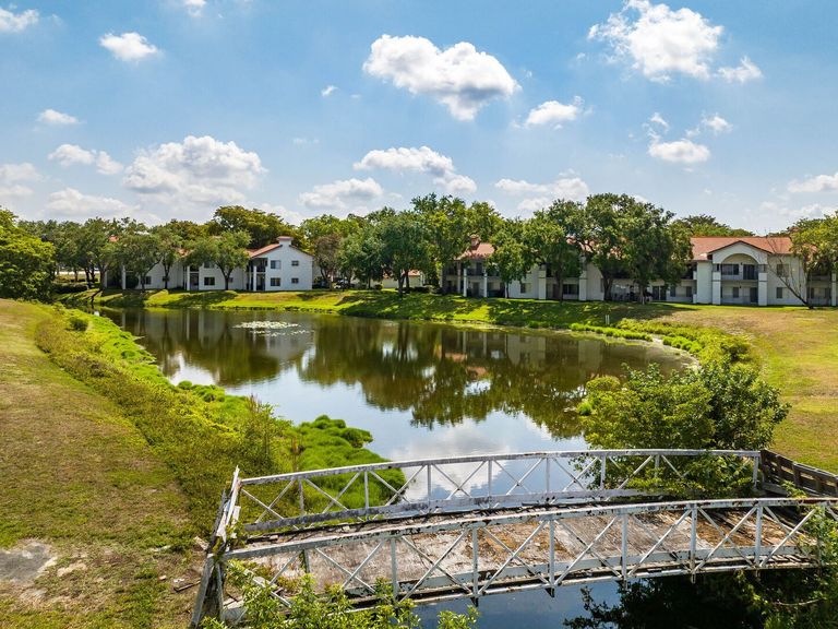 Pinebrook Pointe apartments in Margate, FL – photo 8