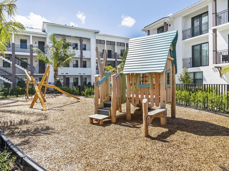 Pines Garden at City Center apartments in Pembroke Pines, FL – photo 10