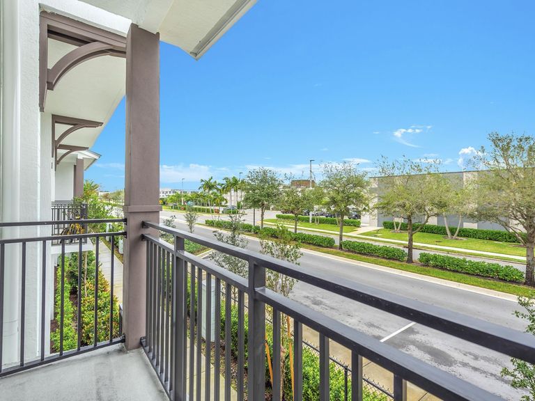 Pines Garden at City Center apartments in Pembroke Pines, FL – photo 17