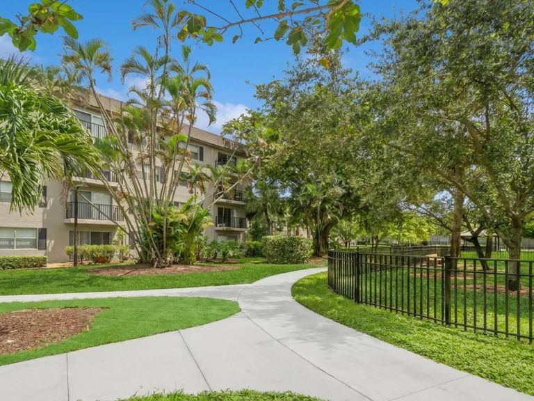 Plantation Gardens apartments in Plantation, FL – photo 50
