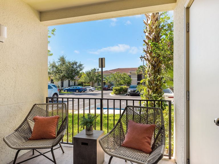 Residences at Lakehouse apartments in Miami Lakes, FL – photo 19