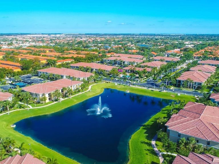 Residences at Lakehouse apartments in Miami Lakes, FL – photo 27