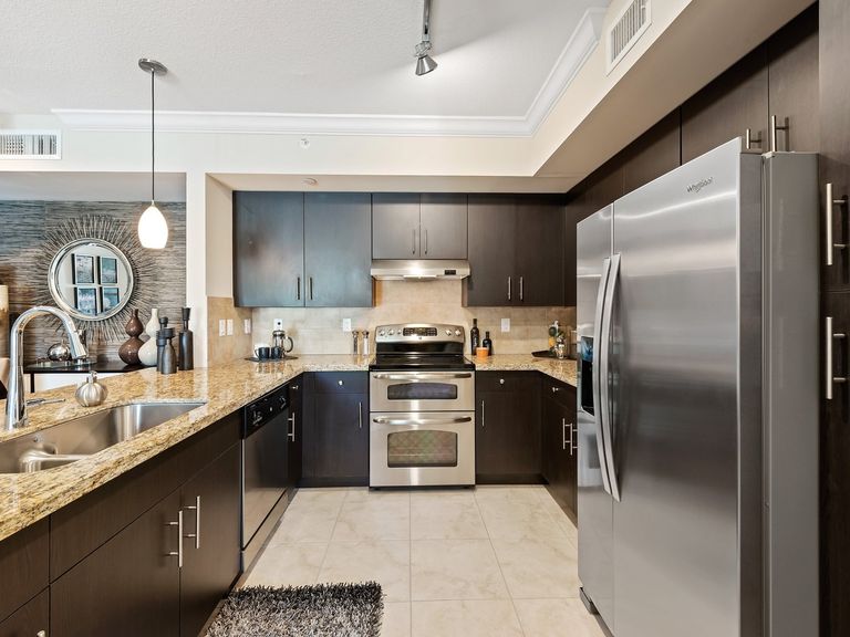 Residences at Lakehouse apartments in Miami Lakes, FL – photo 9