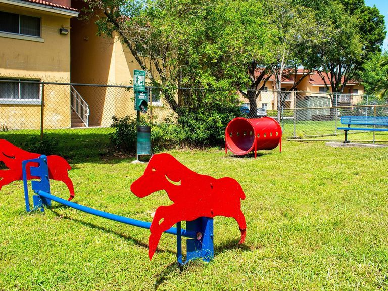 Royalton On The Green Apartments apartments in Hialeah, FL – photo 9