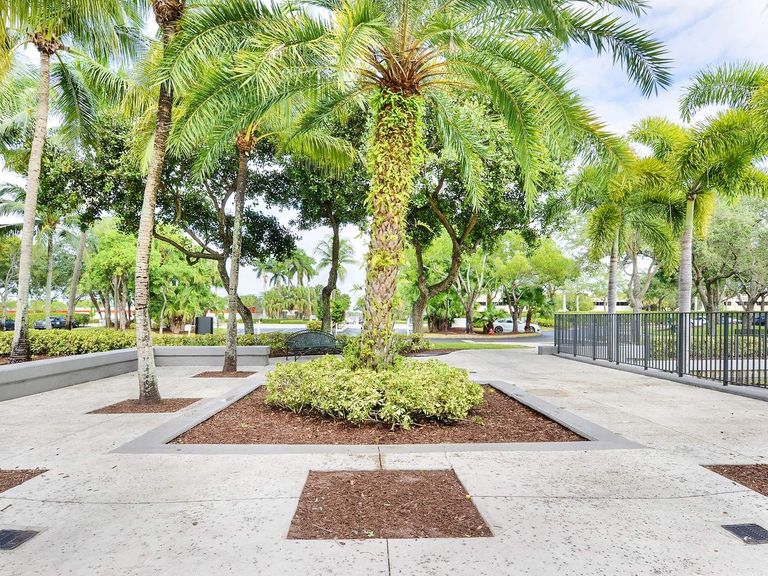 Sabal Pointe apartments in Coral Springs, FL – photo 13