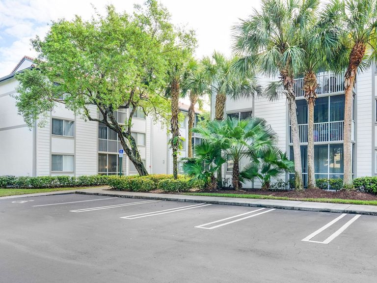Sabal Pointe apartments in Coral Springs, FL – photo 15