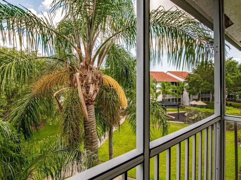 Sabal Pointe apartments in Coral Springs, FL – photo 17