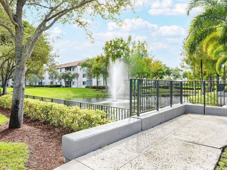 Sabal Pointe apartments in Coral Springs, FL – photo 19